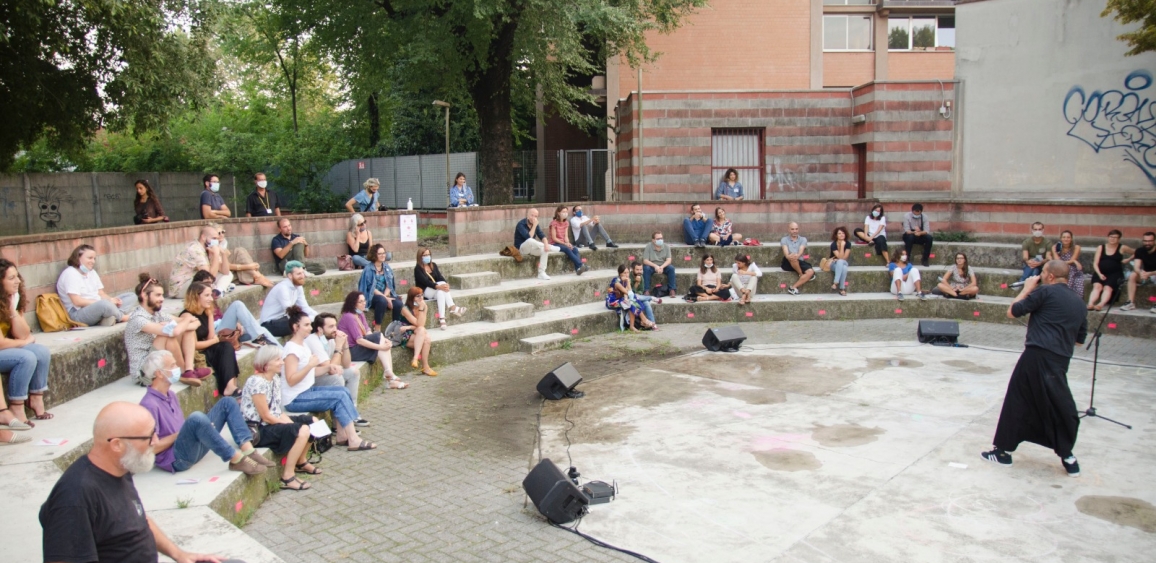 Spettacolo teatrale 'Io sono Penelope' all'anfiteatro di via Russo durante il Nolo Fringe Festival, nell'ambito di Lacittàintorno. Foto di NoLo Fringe Festival